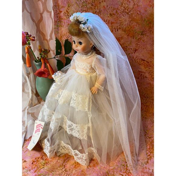 Vintage Madame Alexander Doll Bride Strawberry Blonde 14" Box & Tag #1565 1973 - Picture 4 of 6